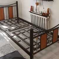 تخت فلزی