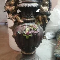 گلدان و گل مصنوعی