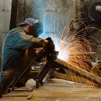 نیازمند یک کارگر نیمه متخصص در جوشکاری