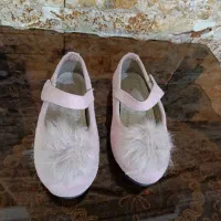 همه کفشا درحد نو می‌باشد|کیف، کفش، کمربند|میانه, |دیوار