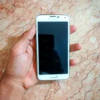 سامسونگ S5 با حافظه 16 گیگ رم 2 گیگ ال سی دی نیاز