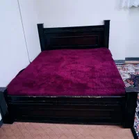 تخت خواب تمیز و سالم باتشک