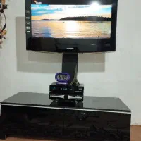 تلویزیون و میز تلویزیون