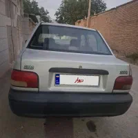 ماشین پراید نقره‌ای