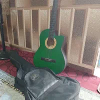فروش گیتار همراه با کاور تمیز و نو