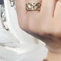 یک حلقه سیاه قلم گمشده