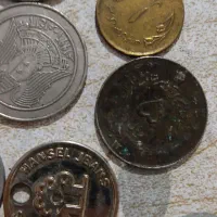 چند عدد سکه ویک عدد اسکناس