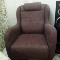 مبل راحتی همراه با میز
