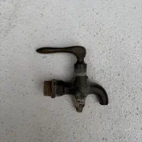 شیر آب قدیمی عتیقه|کلکسیون اشیاء عتیقه|قشم, |دیوار