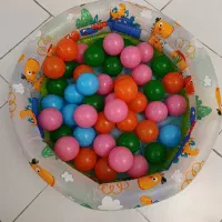 تشک بادی همراه با توپ