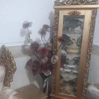 ساعت و میز تلویزیون