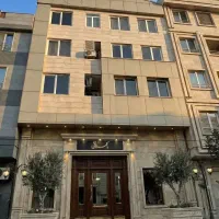 ۹۷ متر موقعیت اداری، دارای ۲اتاق، تابلوخور