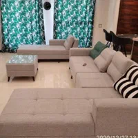 مبل ال راحتی کم جا جلوی تلویزیون