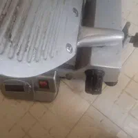 کالباس بر در حت نو محک