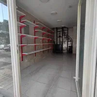 مغازه بر خ پیروزی ۱۷ متر کف و۱۴ متر بالکن