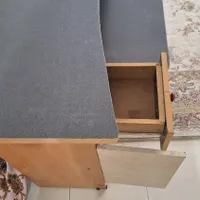 میز کامپیوتر استاندارد منحنی با محل ماوس و کیبورد