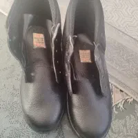 دو جفت کفش کار و یک جفت کفش مجلسی