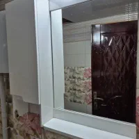 آینه و باکس سرویس بهداشتی