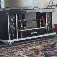 یک عدد میز تلویزیون