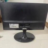 یک عدد مانیتور سامسونگ