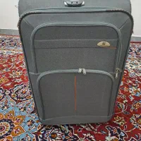چمدون بزرگ  برزنتی محکم در حد نو یکبار استفاده شده