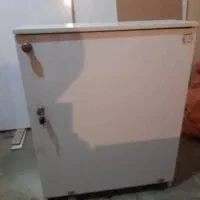 میز تحریر و کتابخانه