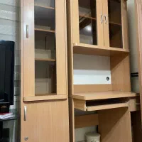 کتابخانه و میز تحریر و صندلی
