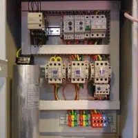 خدمات برق صنعتی و طراحی تابلوهای برق