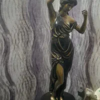 مجسمه قلع و سرب با روکش برنجی