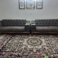 مبل راحتی چستر تخت شو با میز ناهار خوری در حد نو