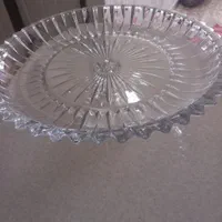 تعدادی ظرف شیشه ای مخصوص پذیرایی
