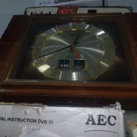 ساعت دیواری قدیمی