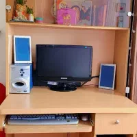 میز کامیپوتر و کتابخانه