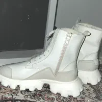 Boot سفید اکبند پا نخورده