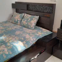 یک عدد ویترین تمیز وشیک  به همراه سرویس خواب