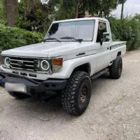 تویوتا لندکروز