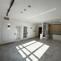 ملک-لوکس-با-سالن-پرده-خور-غرق-نور-دیزاین-شده