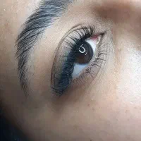 کاشت و اکستنشن مژه