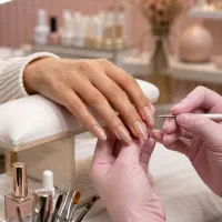 استخدام ناخنکار ناخونکار درصدی یا اجاره میز ناخن