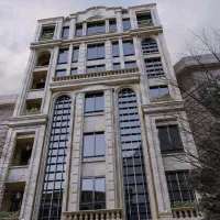 اپارتمان ۱۸۰ متری خیابان صفا جنوبی غرق نور