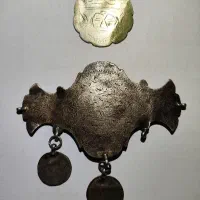 سکه قاجاری و آویز های قدمت دار