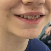 مرکز تخصصی انواع پیرسینگ گوش،لب،بینی