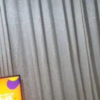 پرده سفید کمی طرح های محو ریز داره درحد نو