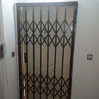 درب ورودی آپارتمان وچهارچوب فلزی همراه حفاظ