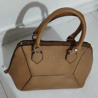 کیف|کیف، کفش، کمربند|بومهن, |دیوار