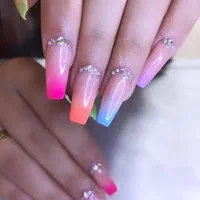 کاشت ناخن وآموزش با ۸سال سابقه کار