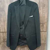 یک دست کت و شلوار مشکی