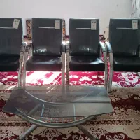 4عدد صندلی و یک میز