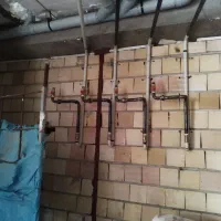کارگر ساده برای لوله کشی گاز