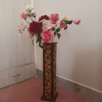 حراج گل به همراه گلدان زیبا و چوبی